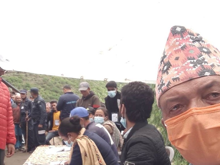 मुख्यमन्त्री शाहीले मान्धारा माविको भकुण्डामा मतदान गरे